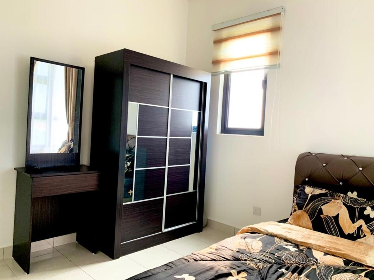 Mmg D'Tiara Homestay Kajang Bagian luar foto